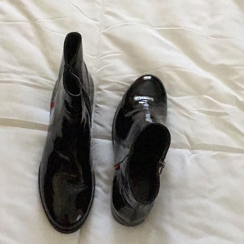 New never worn booties patent leather.  Excellent quality.